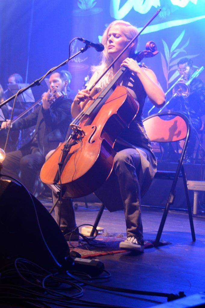 Calm Season zahráli v Akropoli v rozšířené sestavě