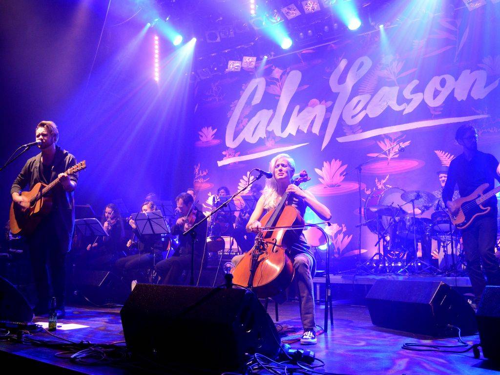 Calm Season zahráli v Akropoli v rozšířené sestavě