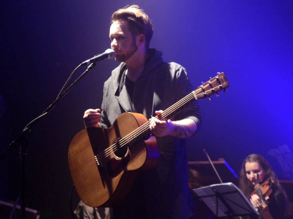 Calm Season zahráli v Akropoli v rozšířené sestavě