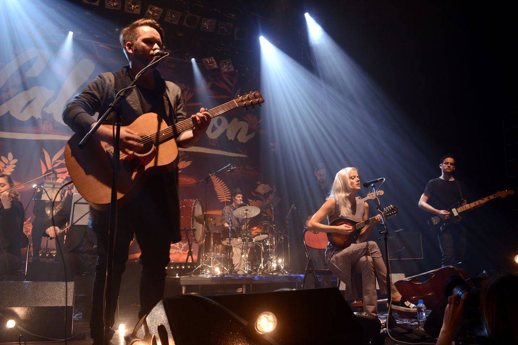 Calm Season zahráli v Akropoli v rozšířené sestavě