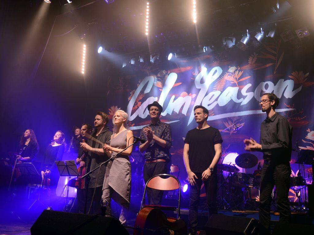 Calm Season zahráli v Akropoli v rozšířené sestavě