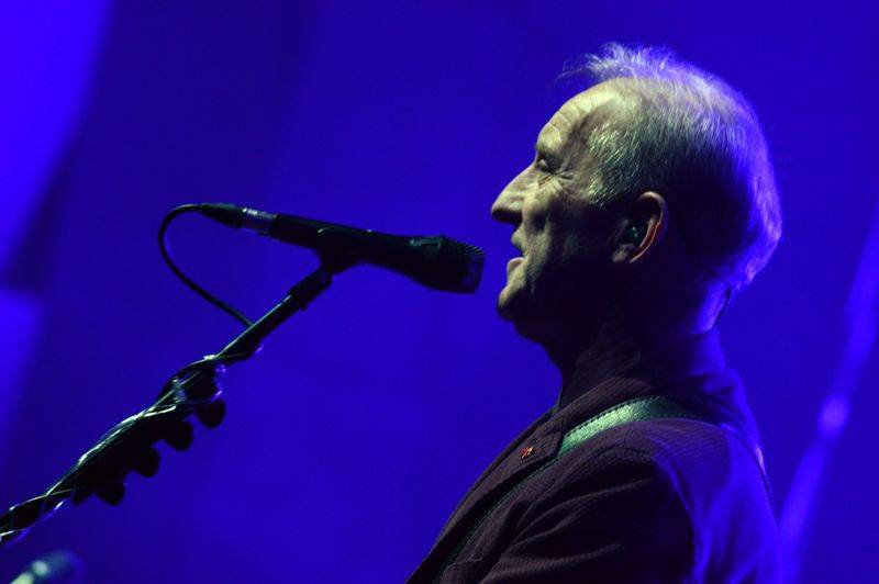 Čechomor v předvánočním Foru Karlín pomáhal psím kamarádům, hrál čínskou lidovku i Montiho čardáš