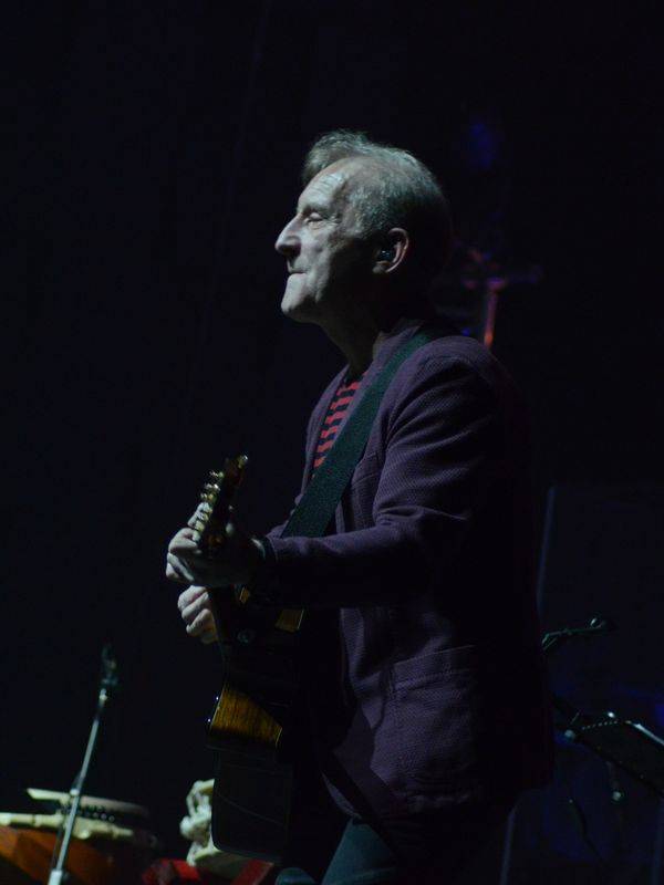 Čechomor v předvánočním Foru Karlín pomáhal psím kamarádům, hrál čínskou lidovku i Montiho čardáš