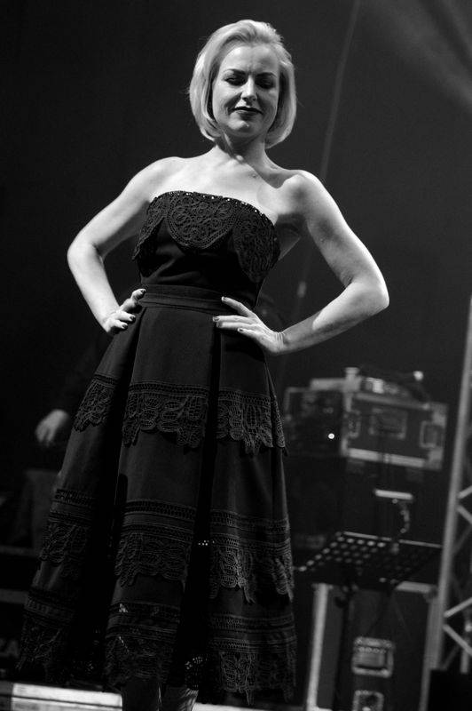 Čechomor v předvánočním Foru Karlín pomáhal psím kamarádům, hrál čínskou lidovku i Montiho čardáš