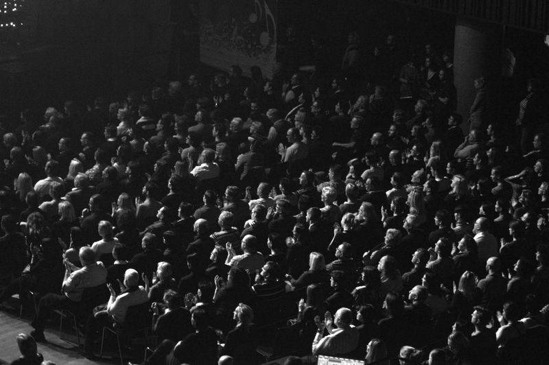 Čechomor v předvánočním Foru Karlín pomáhal psím kamarádům, hrál čínskou lidovku i Montiho čardáš