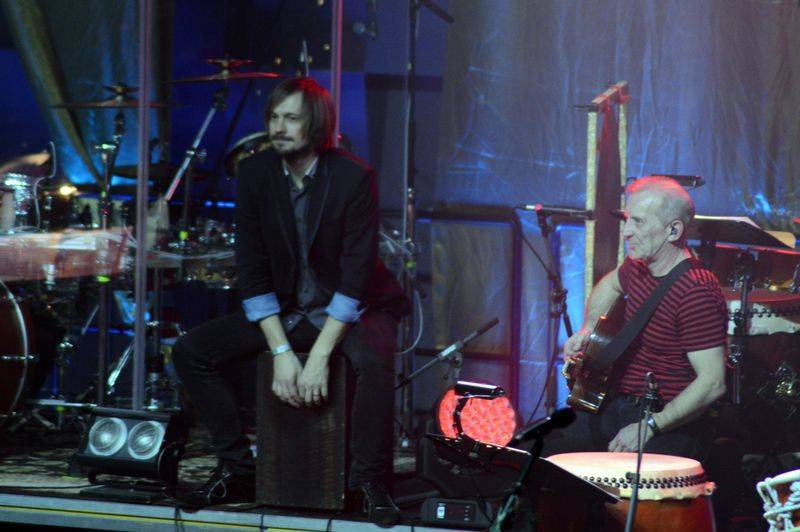 Čechomor v předvánočním Foru Karlín pomáhal psím kamarádům, hrál čínskou lidovku i Montiho čardáš