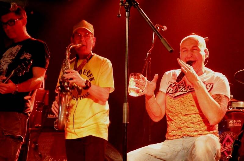 Tři sestry se na své předvánoční šňůře Prahou zastavili i ve Futuru