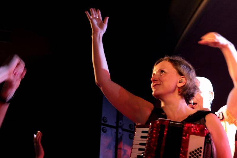 Tři sestry se na své předvánoční šňůře Prahou zastavili i ve Futuru