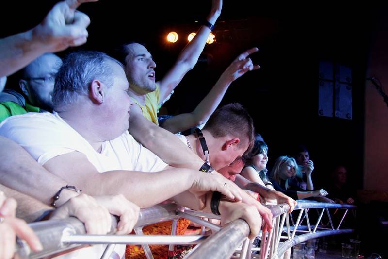 Tři sestry se na své předvánoční šňůře Prahou zastavili i ve Futuru