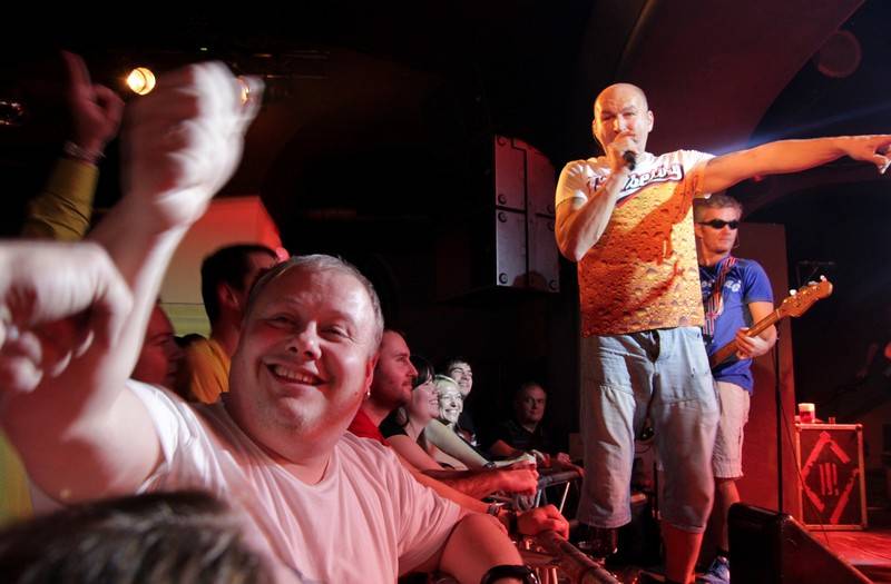 Tři sestry se na své předvánoční šňůře Prahou zastavili i ve Futuru