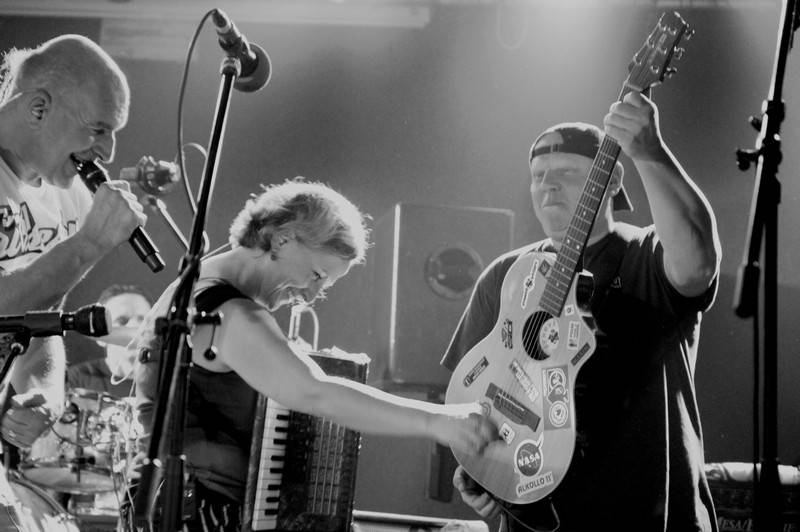 Tři sestry se na své předvánoční šňůře Prahou zastavili i ve Futuru