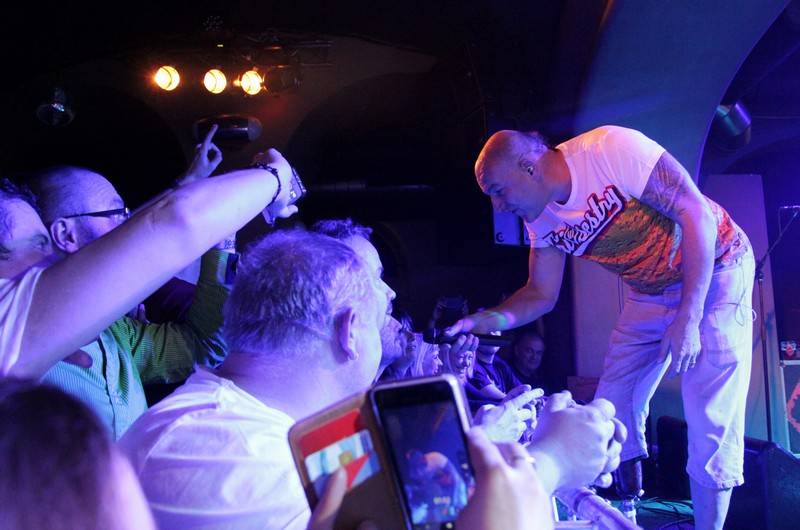 Tři sestry se na své předvánoční šňůře Prahou zastavili i ve Futuru