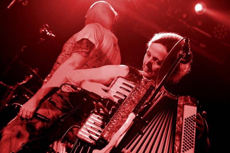 Tři sestry se na své předvánoční šňůře Prahou zastavili i ve Futuru