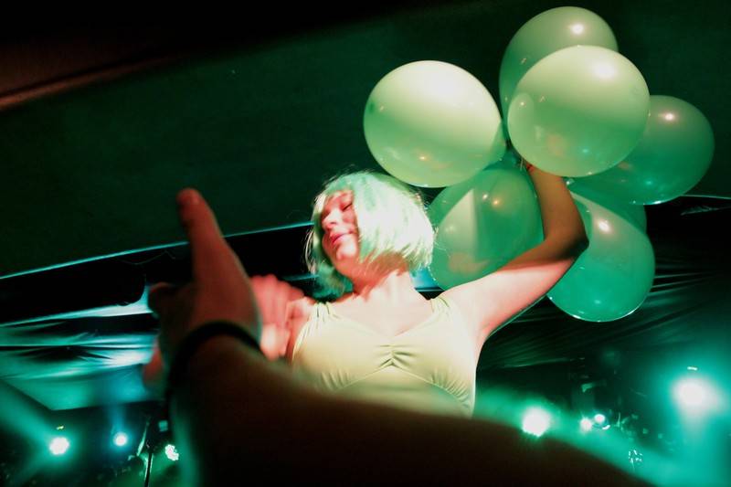 Tři sestry se na své předvánoční šňůře Prahou zastavili i ve Futuru