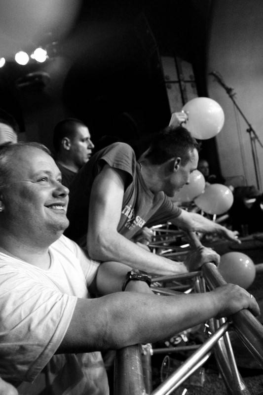 Tři sestry se na své předvánoční šňůře Prahou zastavili i ve Futuru