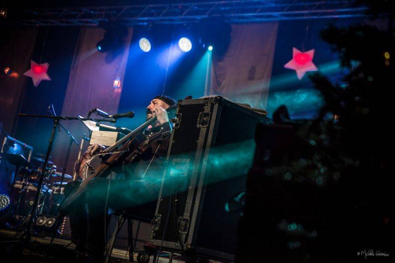 Čechomor odehrál vánoční koncert ve Foru Karlín, došlo i na křest vinylu Proměny