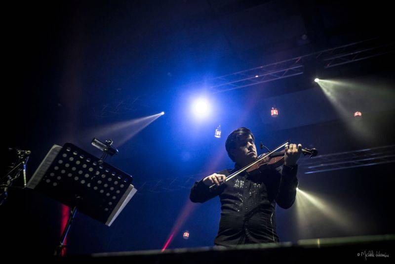 Čechomor odehrál vánoční koncert ve Foru Karlín, došlo i na křest vinylu Proměny