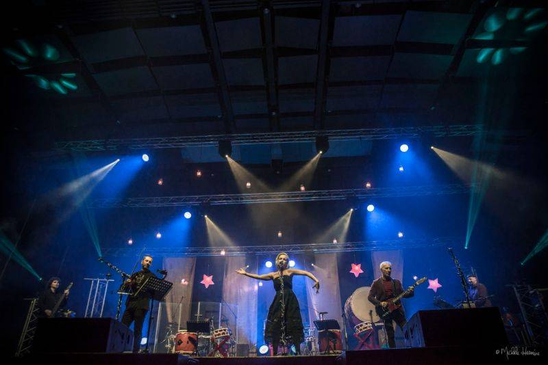 Čechomor odehrál vánoční koncert ve Foru Karlín, došlo i na křest vinylu Proměny