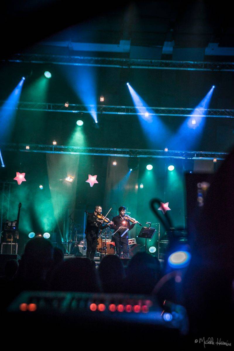 Čechomor odehrál vánoční koncert ve Foru Karlín, došlo i na křest vinylu Proměny