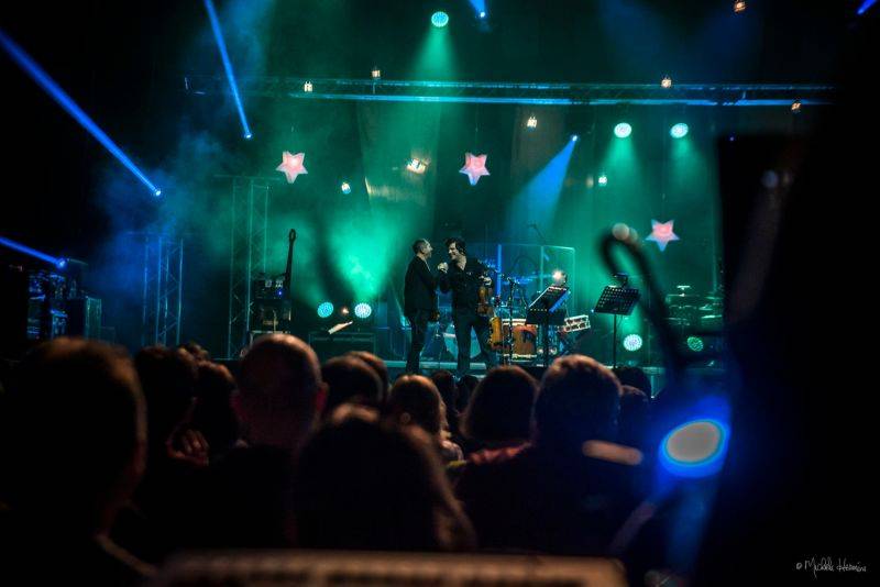 Čechomor odehrál vánoční koncert ve Foru Karlín, došlo i na křest vinylu Proměny