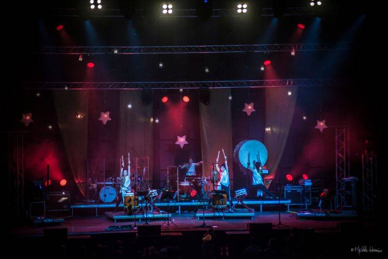 Čechomor odehrál vánoční koncert ve Foru Karlín, došlo i na křest vinylu Proměny