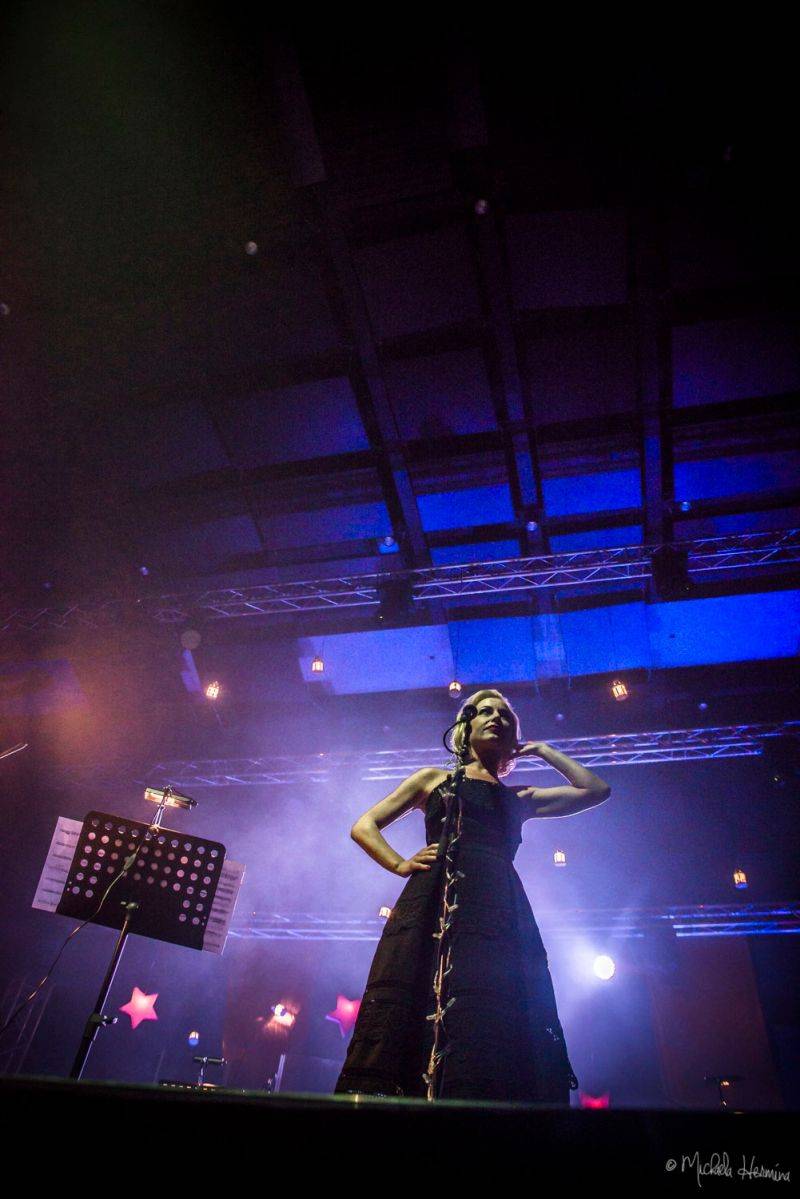 Čechomor odehrál vánoční koncert ve Foru Karlín, došlo i na křest vinylu Proměny