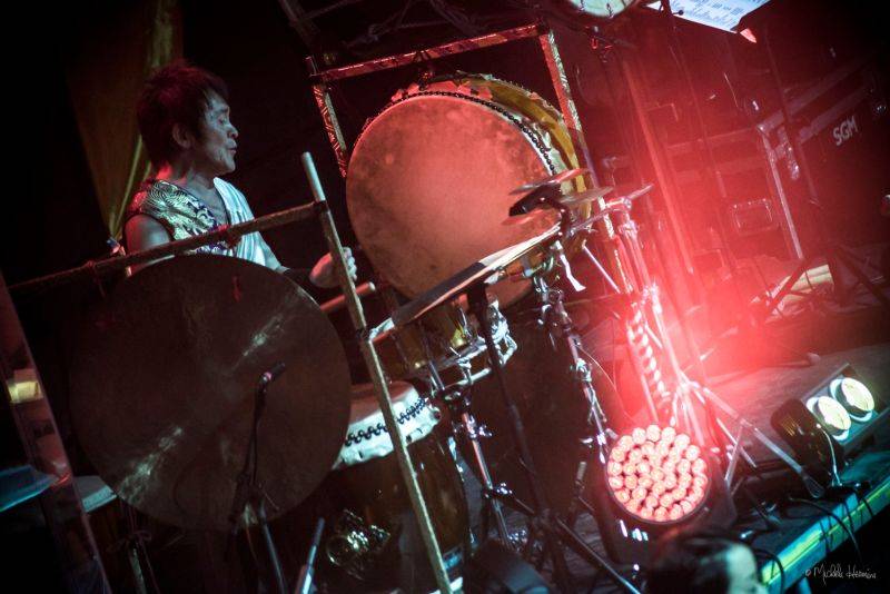 Čechomor odehrál vánoční koncert ve Foru Karlín, došlo i na křest vinylu Proměny