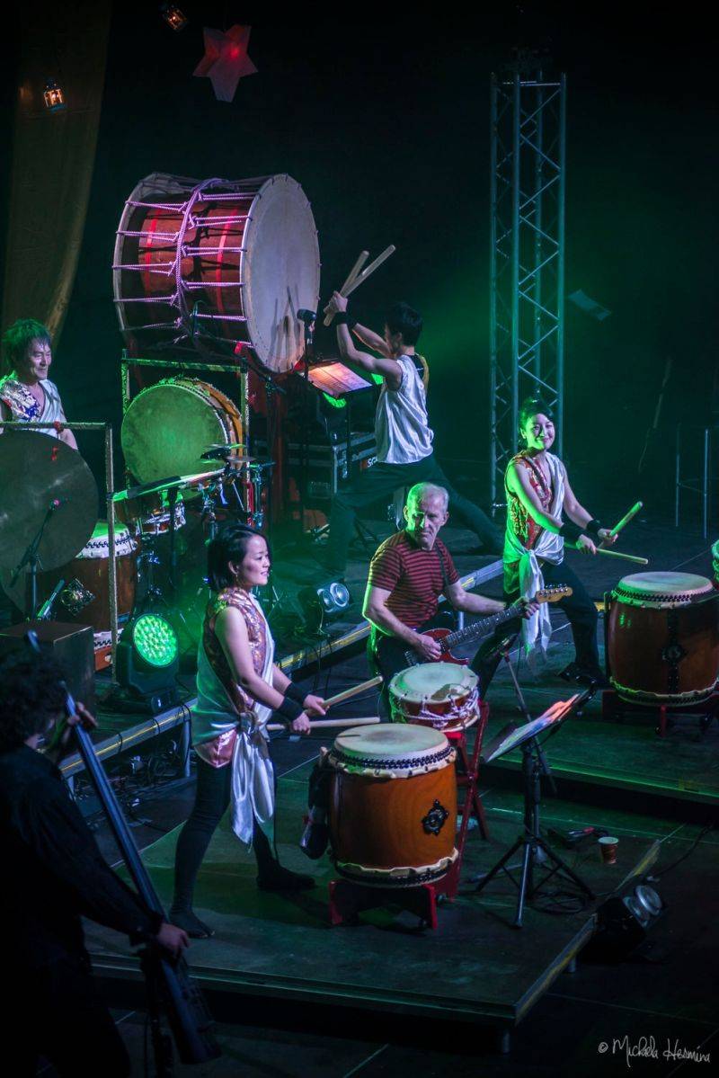 Čechomor odehrál vánoční koncert ve Foru Karlín, došlo i na křest vinylu Proměny