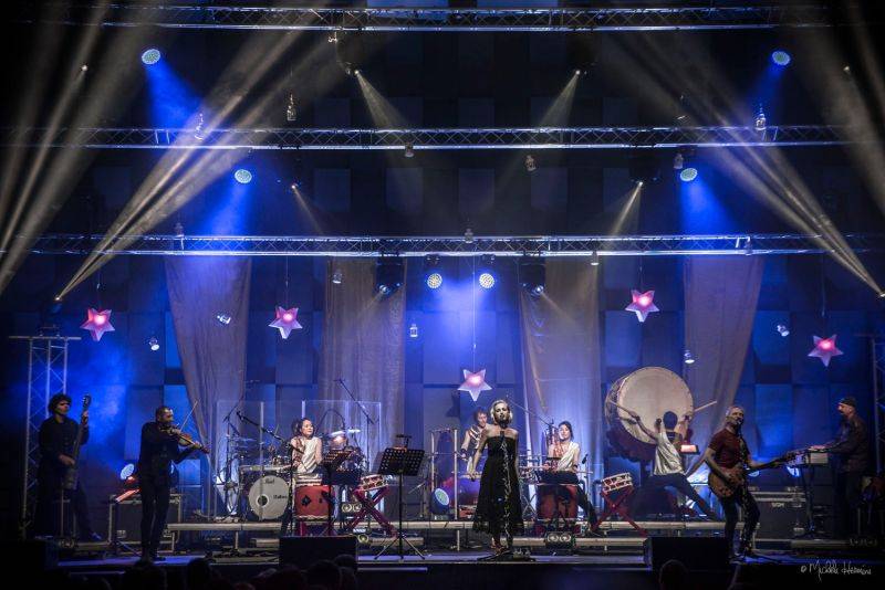 Čechomor odehrál vánoční koncert ve Foru Karlín, došlo i na křest vinylu Proměny