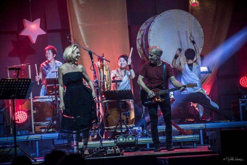 Čechomor odehrál vánoční koncert ve Foru Karlín, došlo i na křest vinylu Proměny