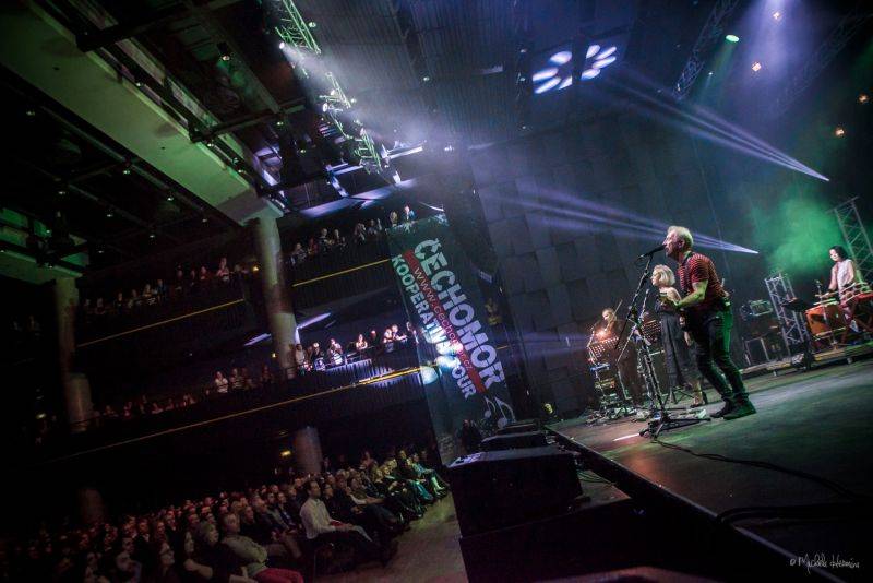 Čechomor odehrál vánoční koncert ve Foru Karlín, došlo i na křest vinylu Proměny