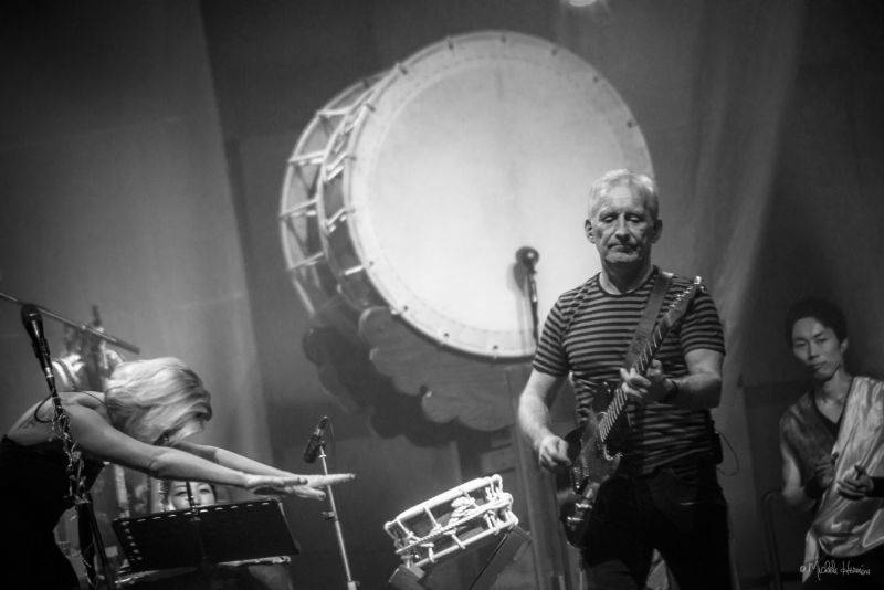 Čechomor odehrál vánoční koncert ve Foru Karlín, došlo i na křest vinylu Proměny