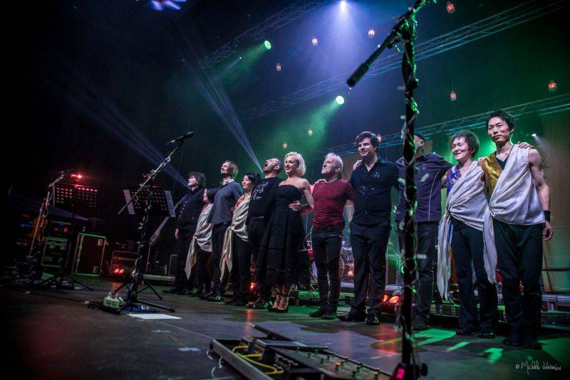 Čechomor odehrál vánoční koncert ve Foru Karlín, došlo i na křest vinylu Proměny