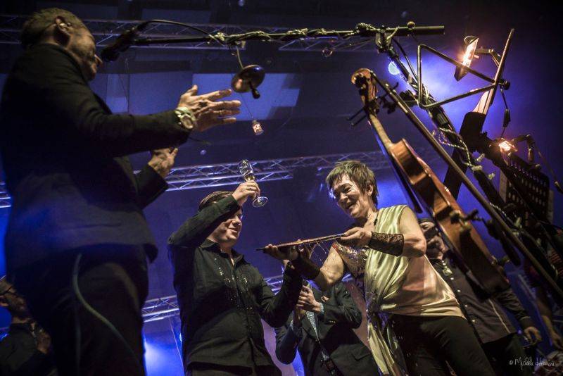 Čechomor odehrál vánoční koncert ve Foru Karlín, došlo i na křest vinylu Proměny