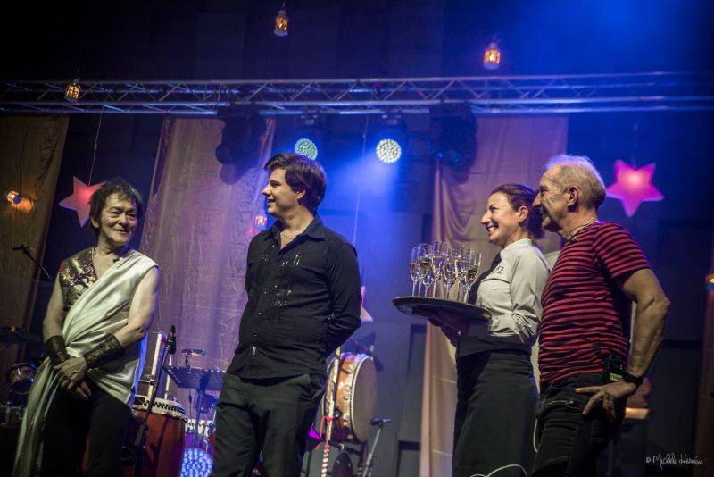 Čechomor odehrál vánoční koncert ve Foru Karlín, došlo i na křest vinylu Proměny