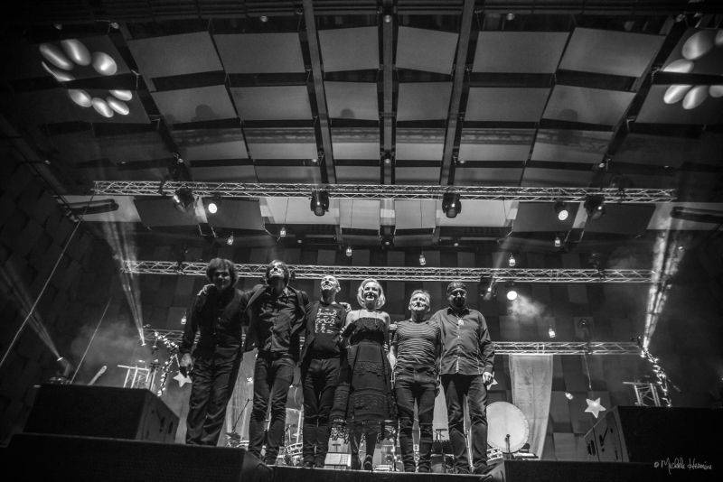 Čechomor odehrál vánoční koncert ve Foru Karlín, došlo i na křest vinylu Proměny