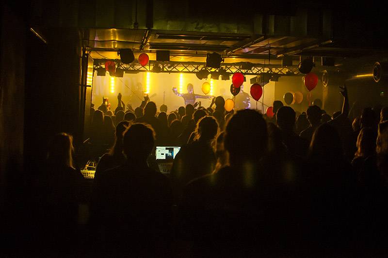 Narozeniny Rock Café slavili fanoušci spolu s Mydy Rabycad a Marimba Live Drums