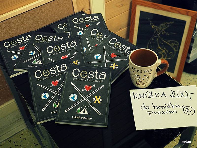 Lukáš Vincour z Pipes and Pints pokřtil svou Cestu. Kniha má lidem předávat mír a lásku