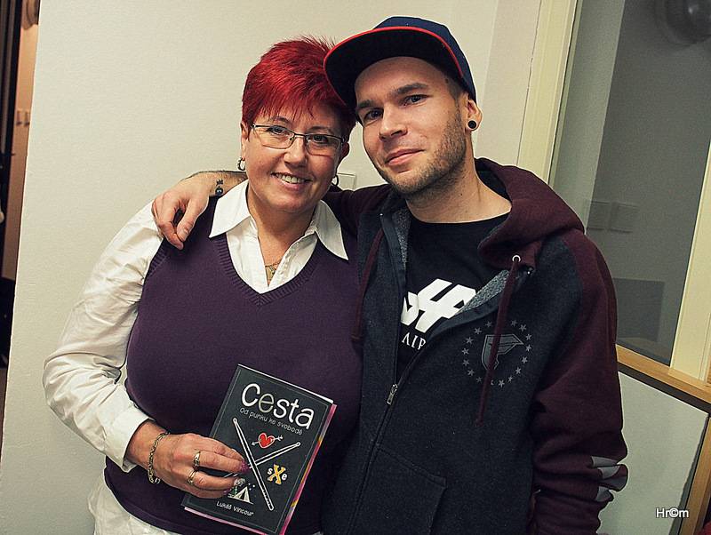 Lukáš Vincour z Pipes and Pints pokřtil svou Cestu. Kniha má lidem předávat mír a lásku