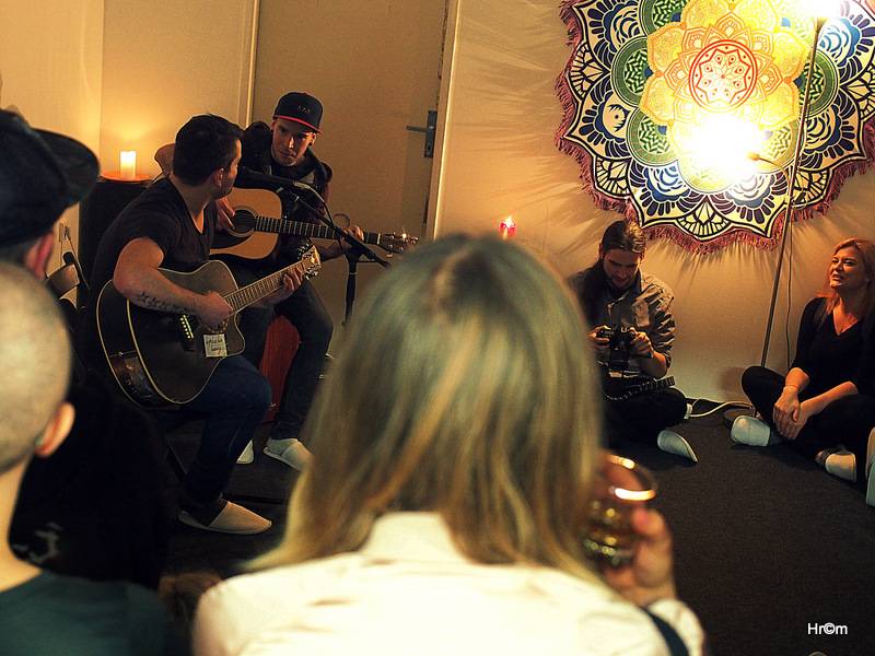 Lukáš Vincour z Pipes and Pints pokřtil svou Cestu. Kniha má lidem předávat mír a lásku