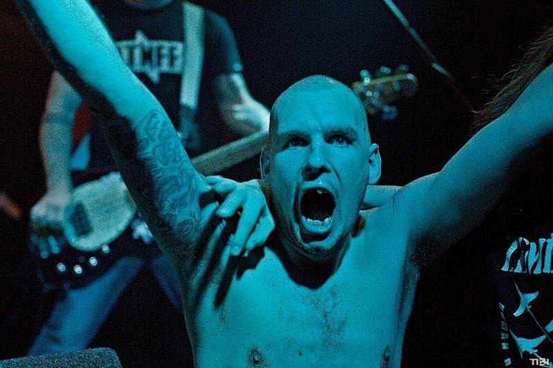 Punkový mejdan v Budějovicích rozpoutali v pátek třináctého Plexis a Apple Juice