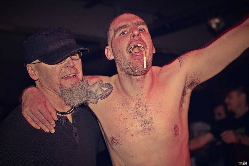 Punkový mejdan v Budějovicích rozpoutali v pátek třináctého Plexis a Apple Juice