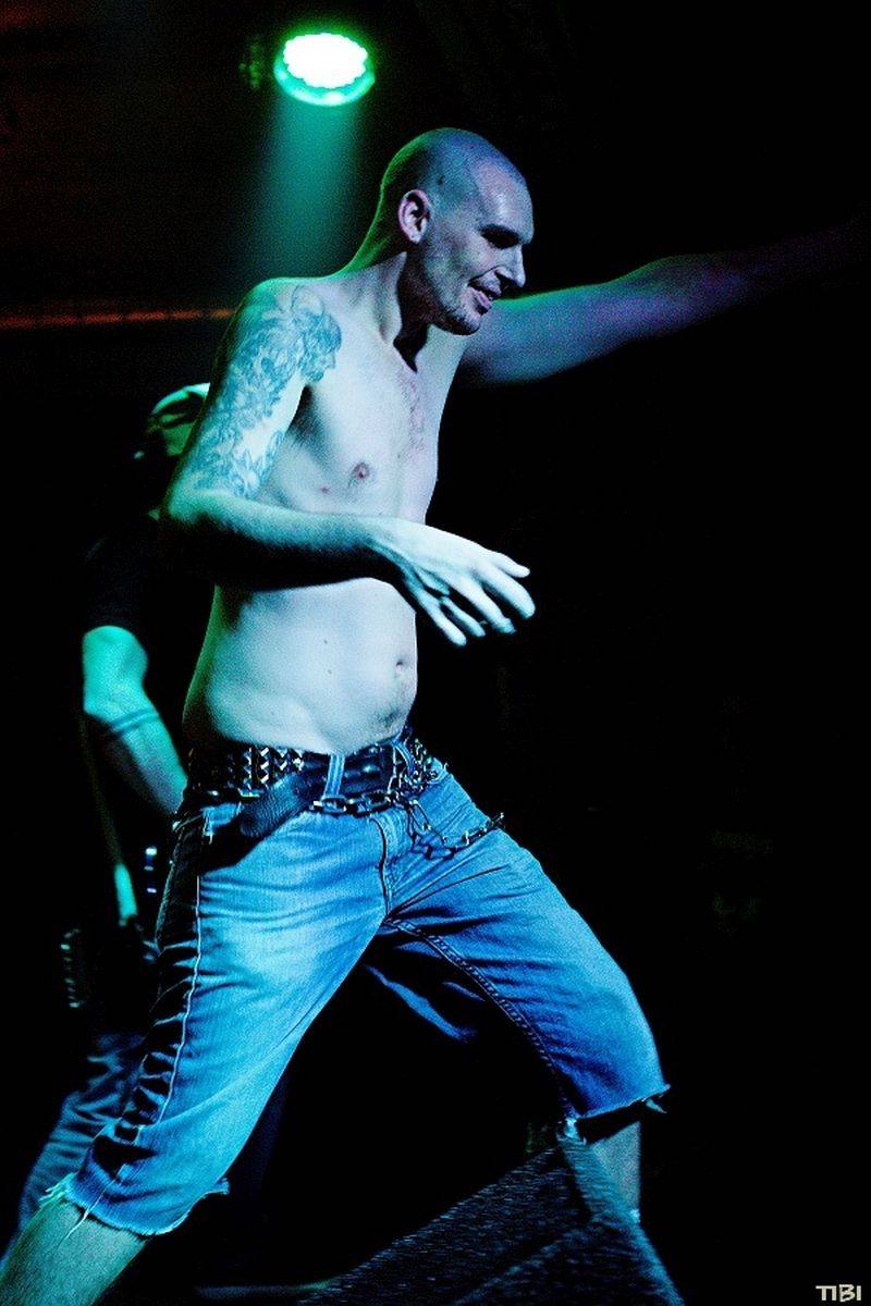 Punkový mejdan v Budějovicích rozpoutali v pátek třináctého Plexis a Apple Juice