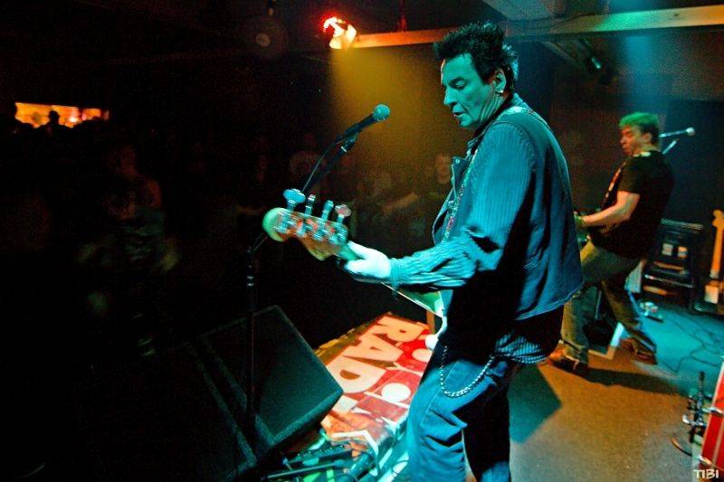 Punkový mejdan v Budějovicích rozpoutali v pátek třináctého Plexis a Apple Juice