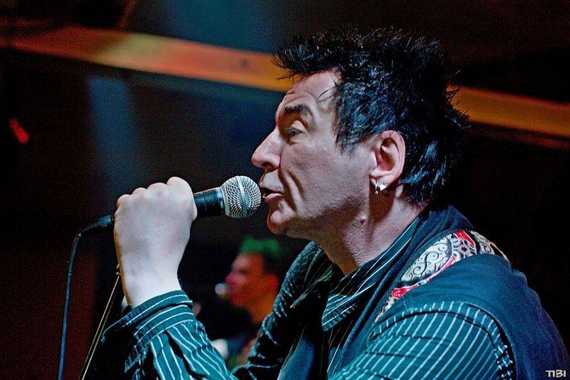 Punkový mejdan v Budějovicích rozpoutali v pátek třináctého Plexis a Apple Juice