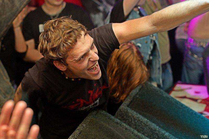 Punkový mejdan v Budějovicích rozpoutali v pátek třináctého Plexis a Apple Juice