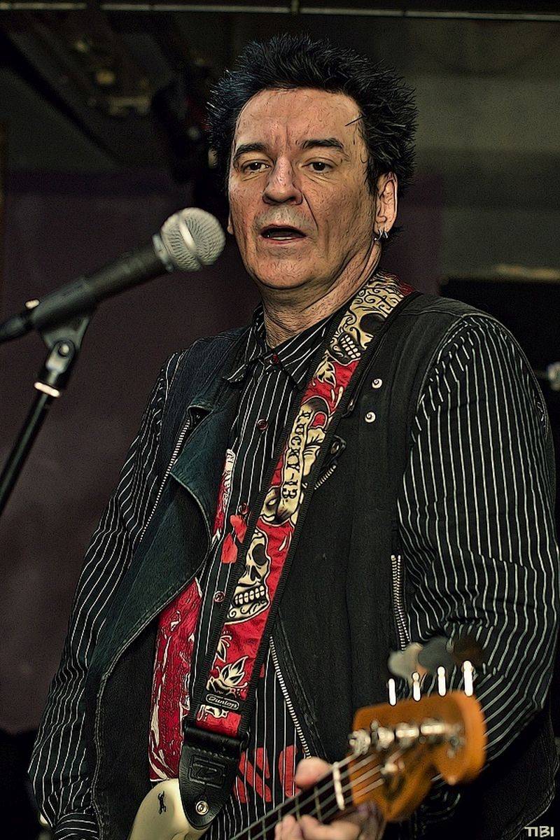 Punkový mejdan v Budějovicích rozpoutali v pátek třináctého Plexis a Apple Juice