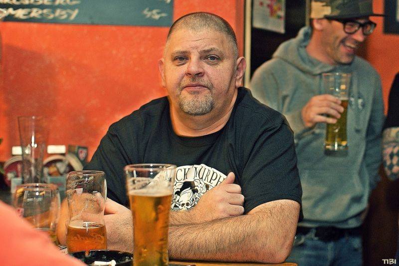 Punkový mejdan v Budějovicích rozpoutali v pátek třináctého Plexis a Apple Juice