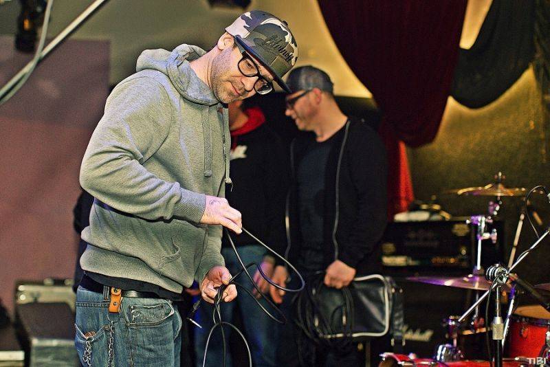 Punkový mejdan v Budějovicích rozpoutali v pátek třináctého Plexis a Apple Juice