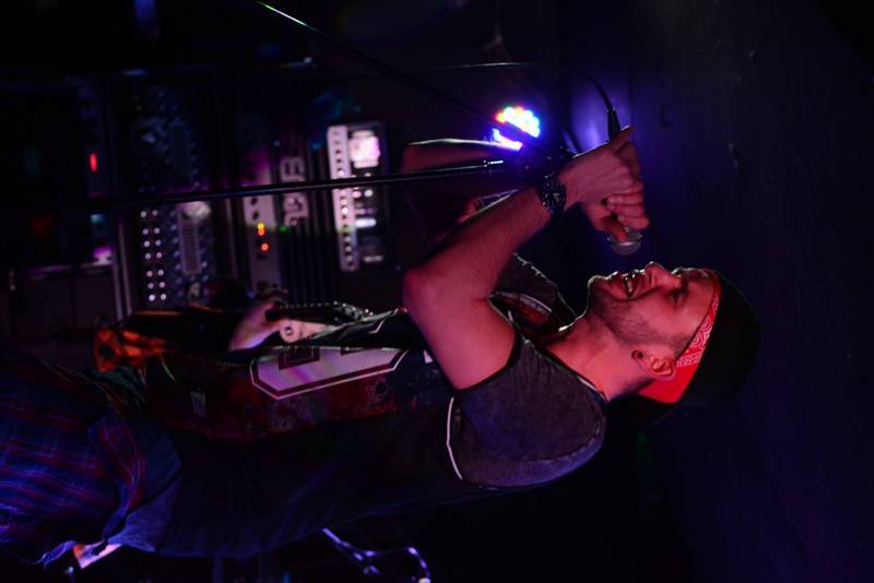 Crazy Town svým nu-metalem rozvášnili Rock Café, došlo i na hit Butterfly